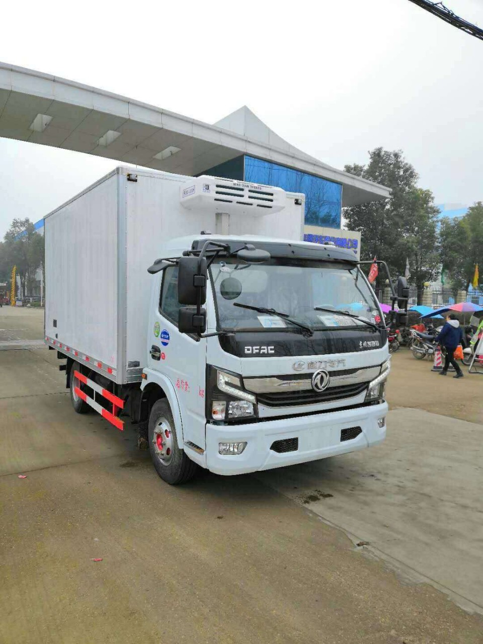 湖北程力東風(fēng)凱普特4米2冷藏車(chē) (1)