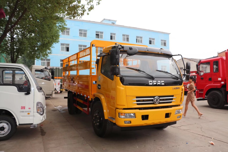 東風(fēng)多利卡D7 5米1氣瓶運(yùn)輸車 (1)