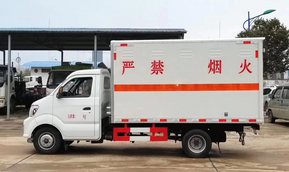 湖北程力重汽王牌油氣兩用2類氣瓶運(yùn)輸車 (7)