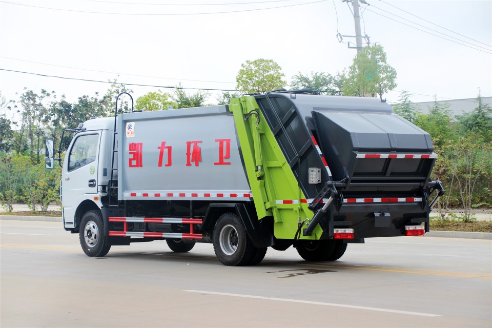 東風(fēng)多利卡8立方程力壓縮式垃圾車 (17)